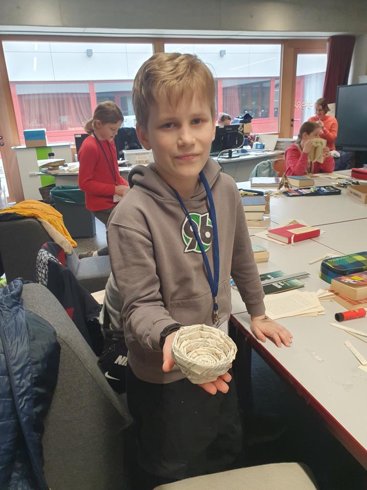 04a-Schalchen-aus-altem-Buch